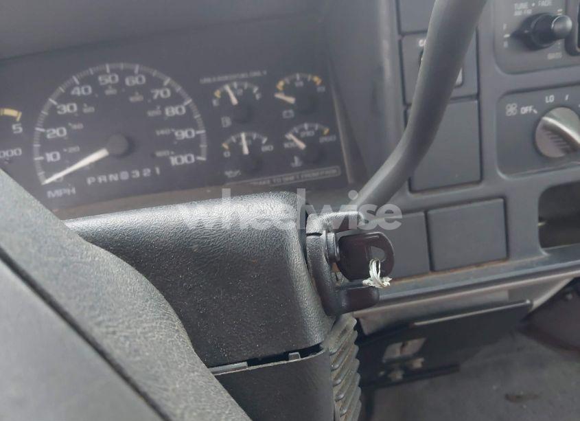 Photo 11 of 1995 Chevrolet Gmt-400 C1500 (VIN 1GCEC14H0SZ180226)