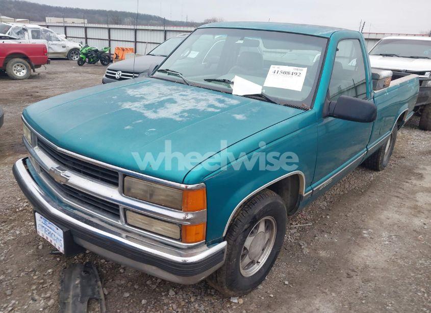Photo 2 of 1995 Chevrolet Gmt-400 C1500 (VIN 1GCEC14H0SZ180226)
