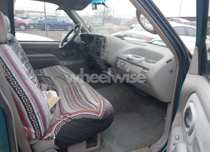 Photo 5 of 1995 Chevrolet Gmt-400 C1500 (VIN 1GCEC14H0SZ180226)