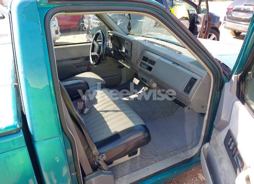 Photo 8 of 1994 Chevrolet Gmt-400 C1500 (VIN 1GCEC14H3RE180321)