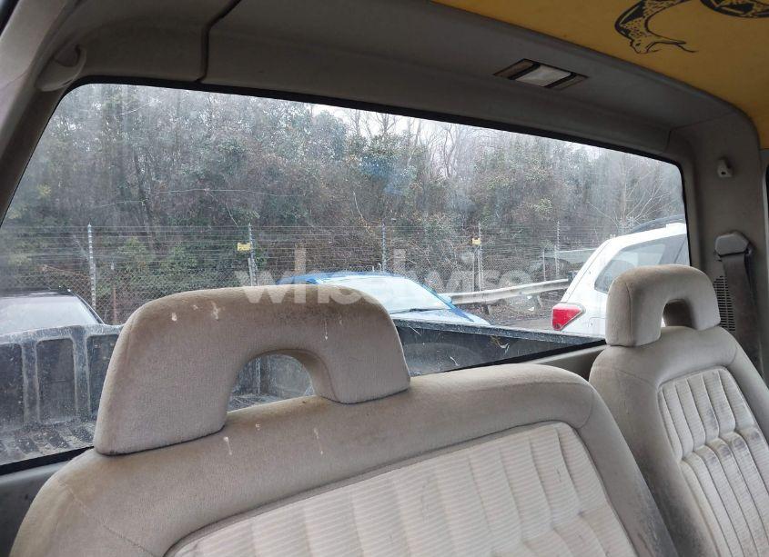 Photo 8 of 1994 Chevrolet Gmt-400 C1500 (VIN 1GCEC14K2RE115813)