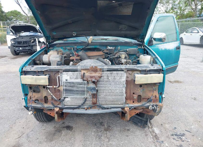 Photo 6 of 1994 Chevrolet Gmt-400 C1500 (VIN 1GCEC14K2RE156636)