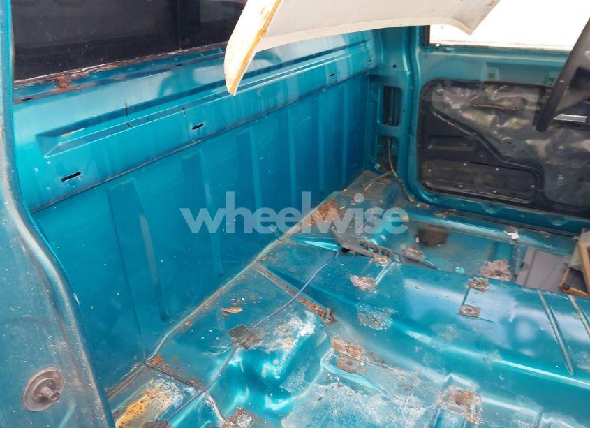 Photo 8 of 1994 Chevrolet Gmt-400 C1500 (VIN 1GCEC14K2RE156636)