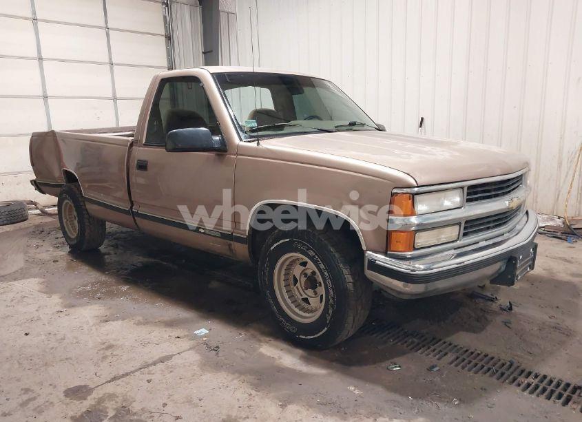 1995 Chevrolet Gmt-400 C1500 (VIN 1GCEC14K2SZ102624) main photo