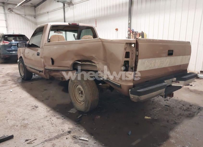 Photo 3 of 1995 Chevrolet Gmt-400 C1500 (VIN 1GCEC14K2SZ102624)