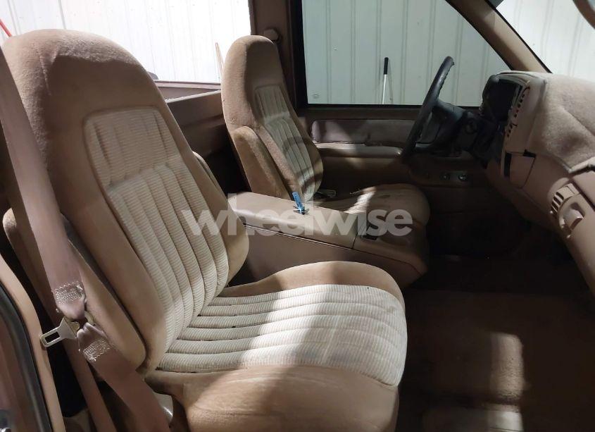 Photo 8 of 1995 Chevrolet Gmt-400 C1500 (VIN 1GCEC14K2SZ102624)