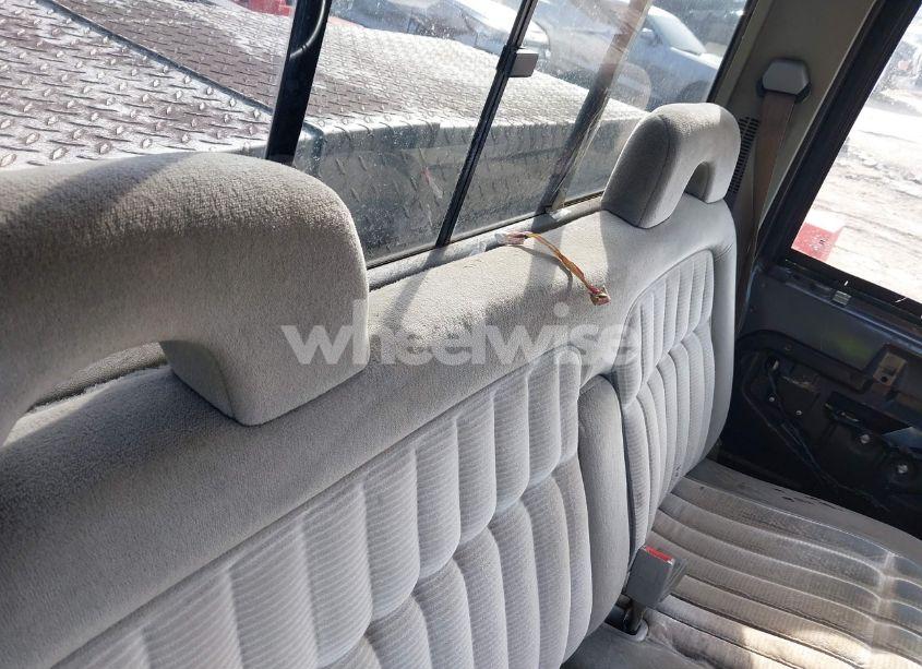 Photo 8 of 1992 Chevrolet Gmt-400 C1500 (VIN 1GCEC14K6NE173594)