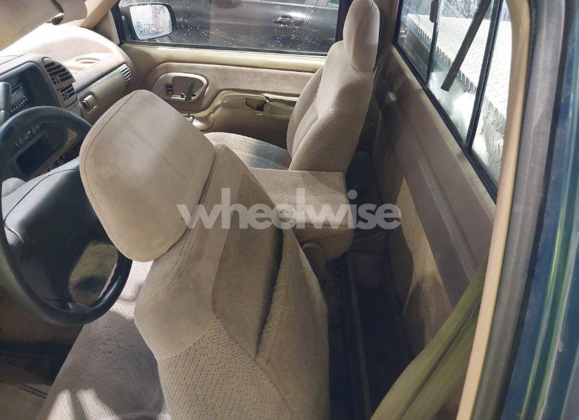 Photo 8 of 1995 Chevrolet Gmt-400 C1500 (VIN 1GCEC14K7SZ280531)