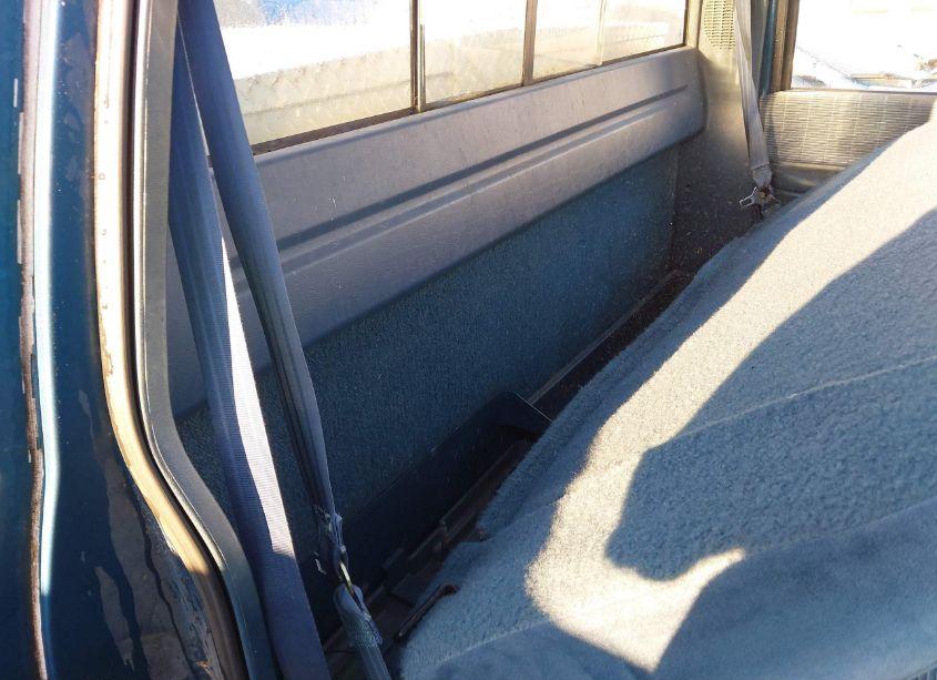 Photo 8 of 1992 Chevrolet Gmt-400 C1500 (VIN 1GCEC14K8NE161740)