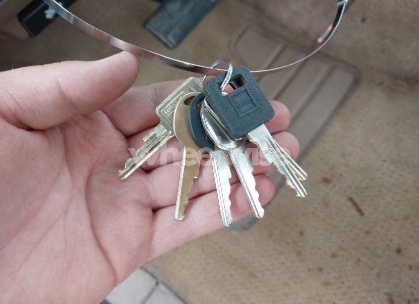 Photo 11 of 1994 Chevrolet Gmt-400 C1500 (VIN 1GCEC14K8RE198454)