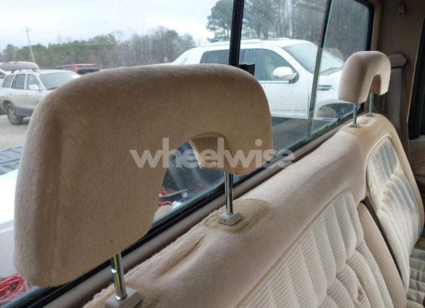 Photo 8 of 1994 Chevrolet Gmt-400 C1500 (VIN 1GCEC14K8RE198454)