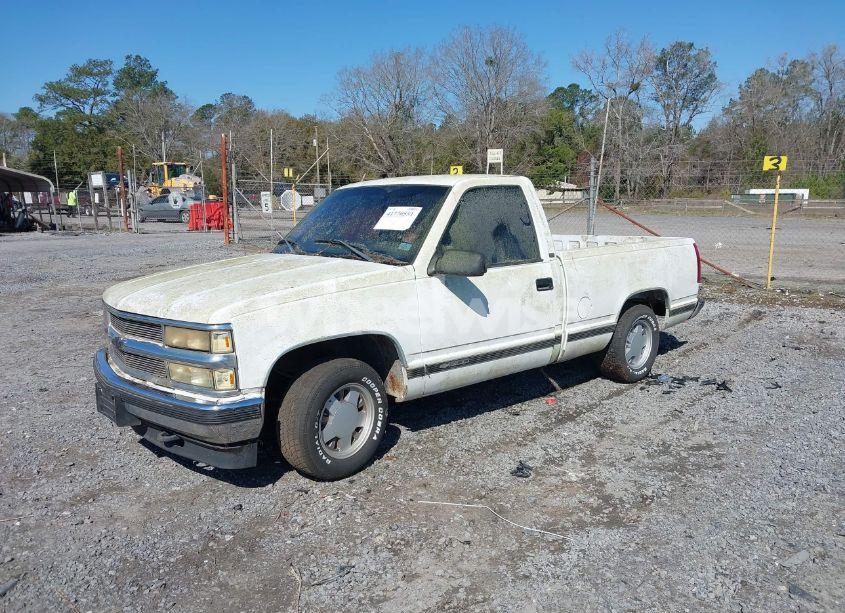 Photo 2 of 1998 Chevrolet C1500 FLEETSIDE (VIN 1GCEC14R1WZ206198)