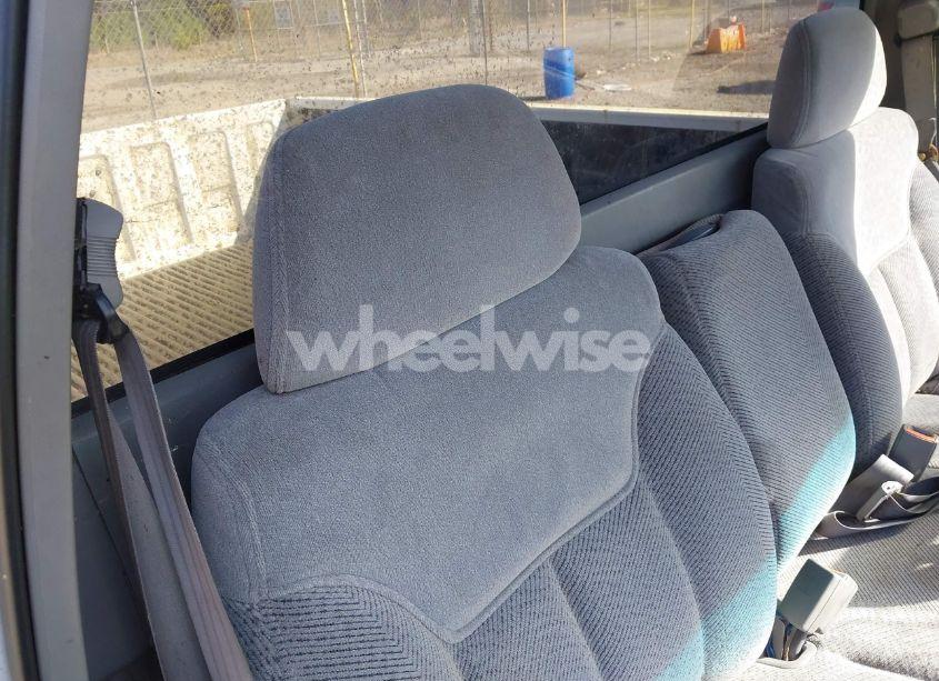 Photo 8 of 1998 Chevrolet C1500 FLEETSIDE (VIN 1GCEC14R1WZ206198)