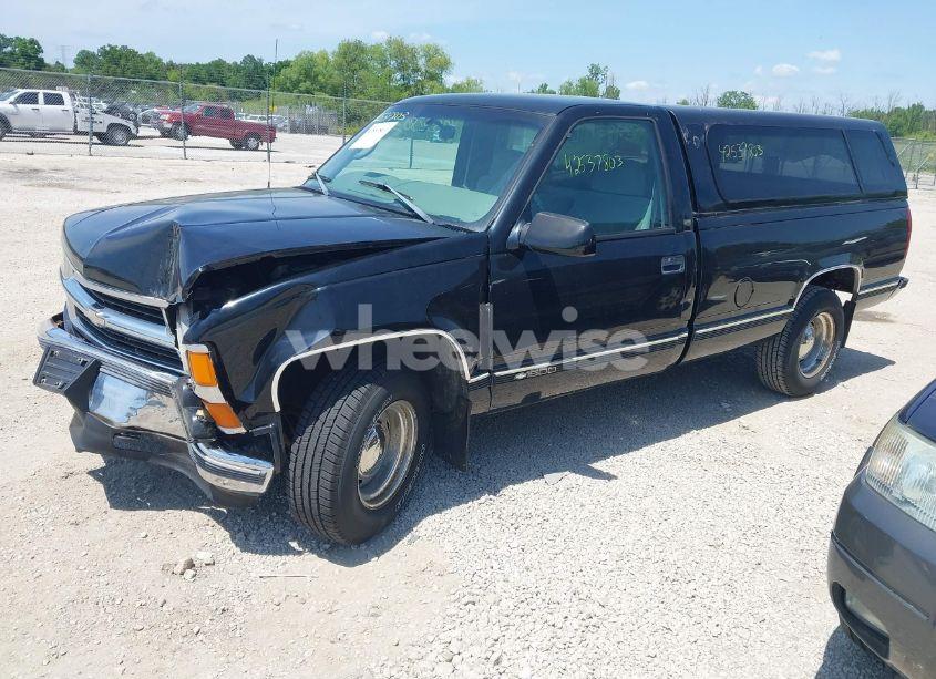 Photo 2 of 1998 Chevrolet C1500 FLEETSIDE (VIN 1GCEC14R4WZ169261)
