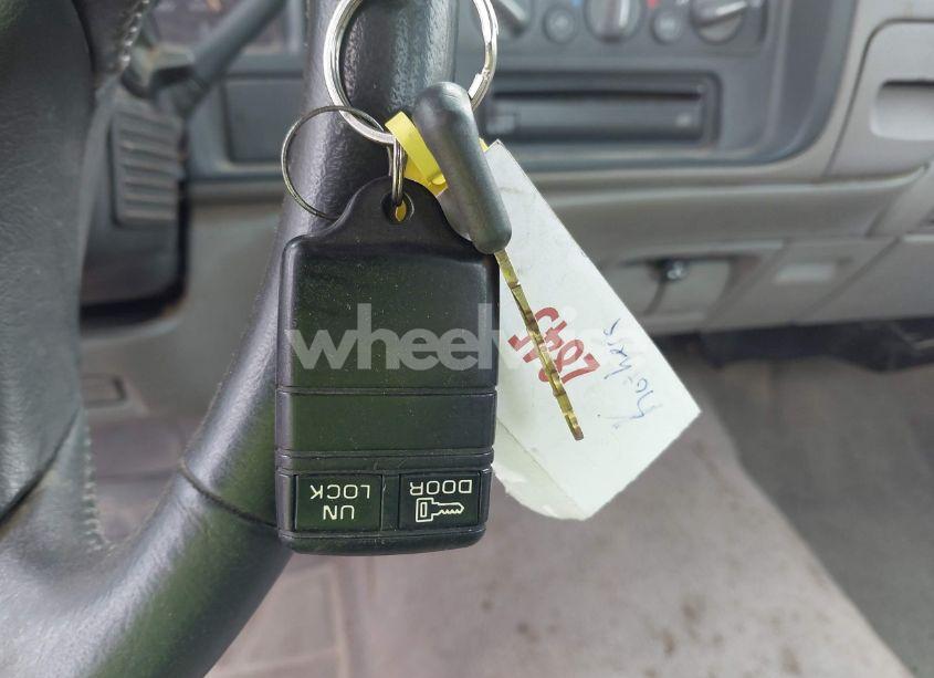 Photo 11 of 1996 Chevrolet Gmt-400 C1500 (VIN 1GCEC14R7TZ209490)