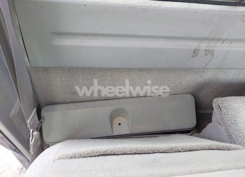 Photo 8 of 1996 Chevrolet Gmt-400 C1500 (VIN 1GCEC14R7TZ209490)