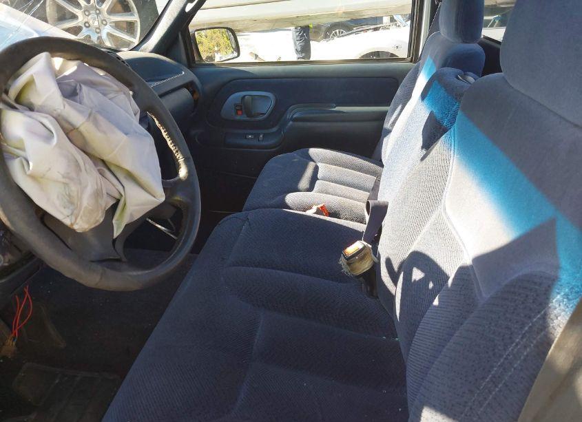 Photo 8 of 1996 Chevrolet Gmt-400 C1500 (VIN 1GCEC14R8TZ167489)