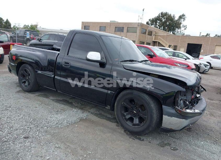 2000 Chevrolet Silverado 1500 LS (VIN 1GCEC14T0YZ352056) main photo