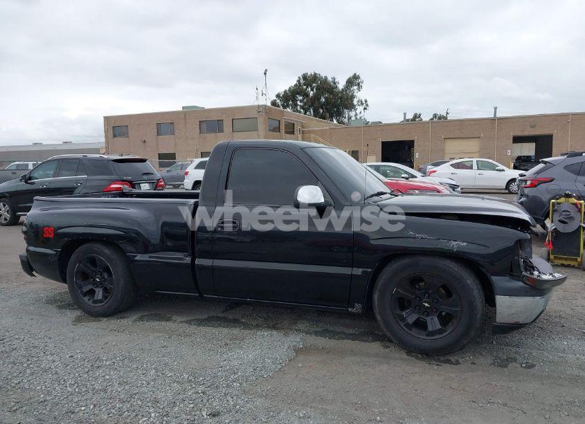 Photo 13 of 2000 Chevrolet Silverado 1500 LS (VIN 1GCEC14T0YZ352056)