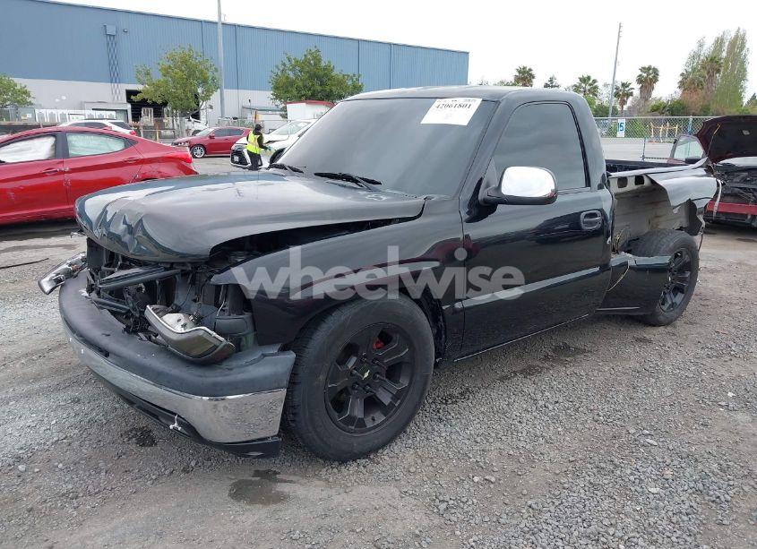 Photo 2 of 2000 Chevrolet Silverado 1500 LS (VIN 1GCEC14T0YZ352056)