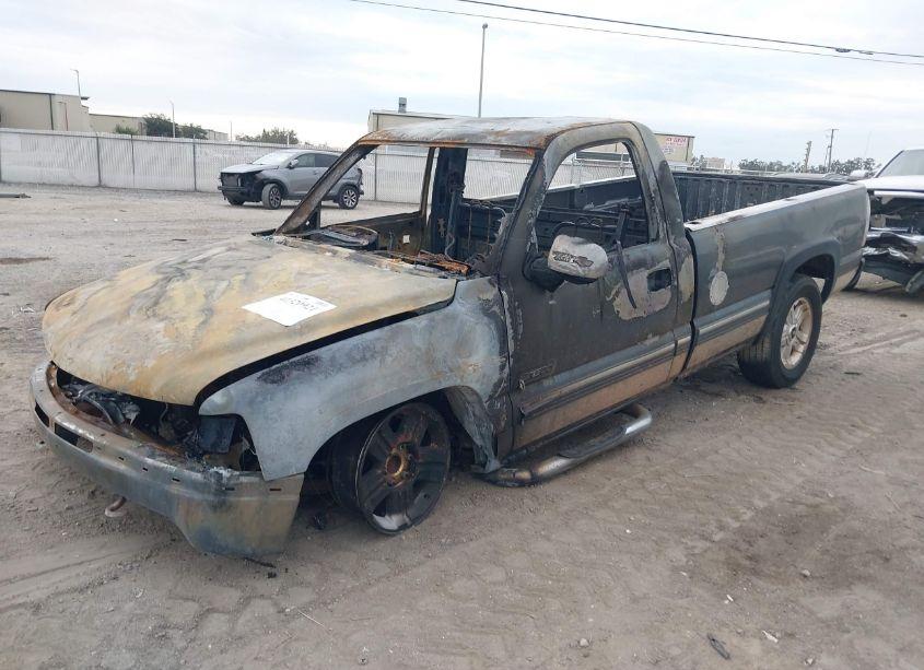 Photo 2 of 1999 Chevrolet Silverado 1500 LS (VIN 1GCEC14T2XE191151)