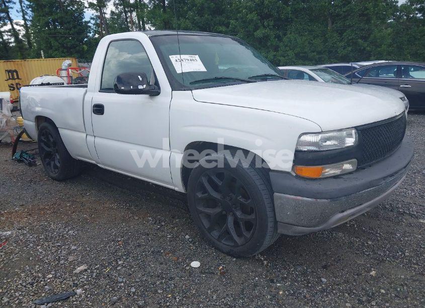 1999 Chevrolet Silverado 1500 LS (VIN 1GCEC14T3XZ108948) main photo
