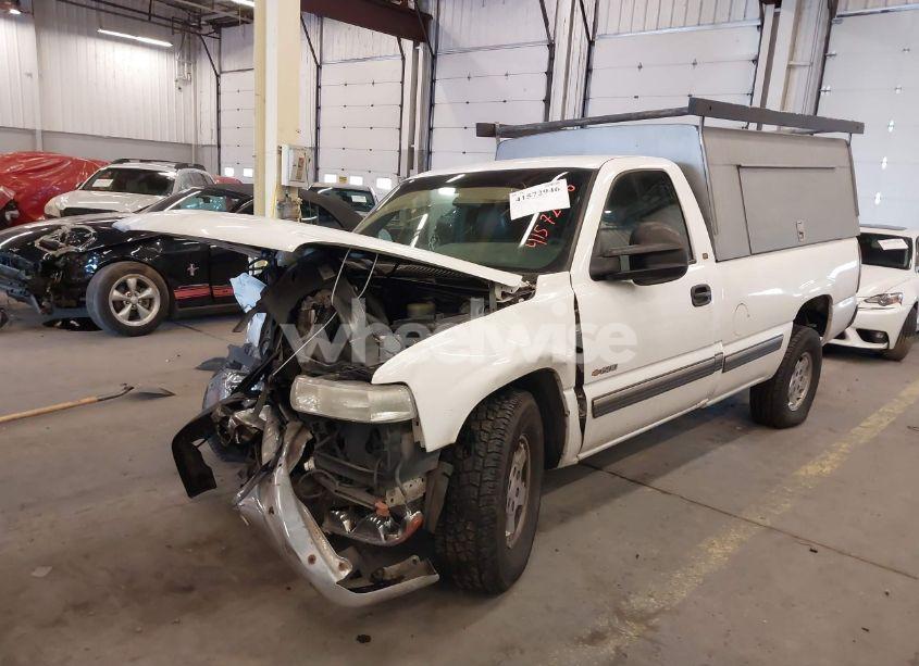 Photo 2 of 2000 Chevrolet Silverado 1500 (VIN 1GCEC14T3YE149007)