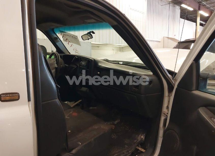 Photo 5 of 2000 Chevrolet Silverado 1500 (VIN 1GCEC14T3YE149007)