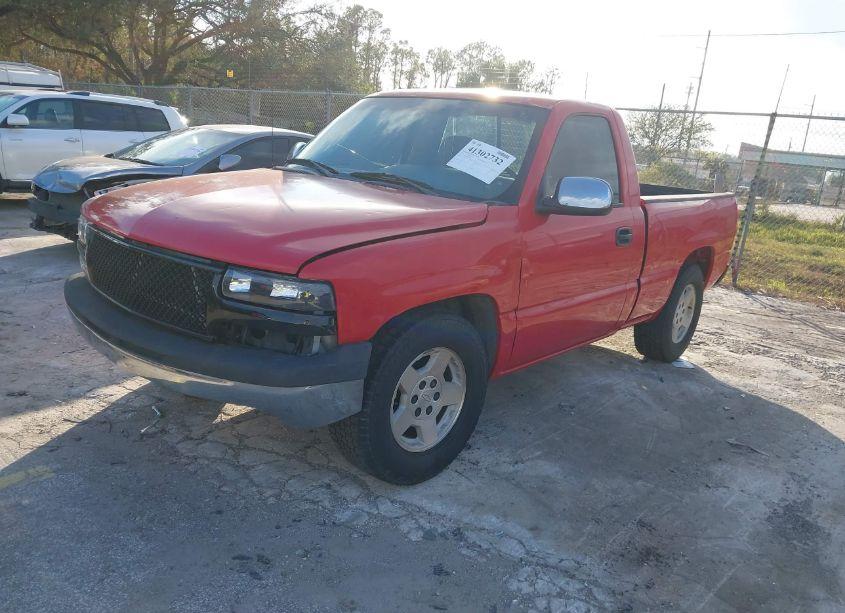 Photo 2 of 2000 Chevrolet Silverado 1500 LS (VIN 1GCEC14T4YZ139904)