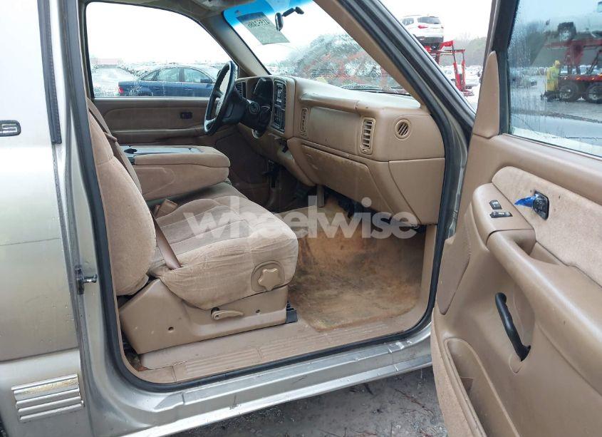 Photo 5 of 2000 Chevrolet Silverado 1500 LS (VIN 1GCEC14T5YZ212150)