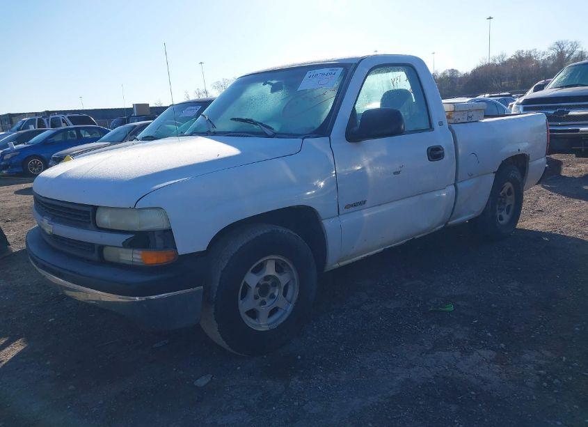 Photo 2 of 1999 Chevrolet Silverado 1500 (VIN 1GCEC14T6XZ129521)
