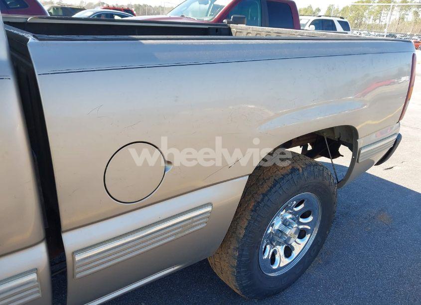 Photo 12 of 1999 Chevrolet Silverado 1500 LS (VIN 1GCEC14T8XZ104653)