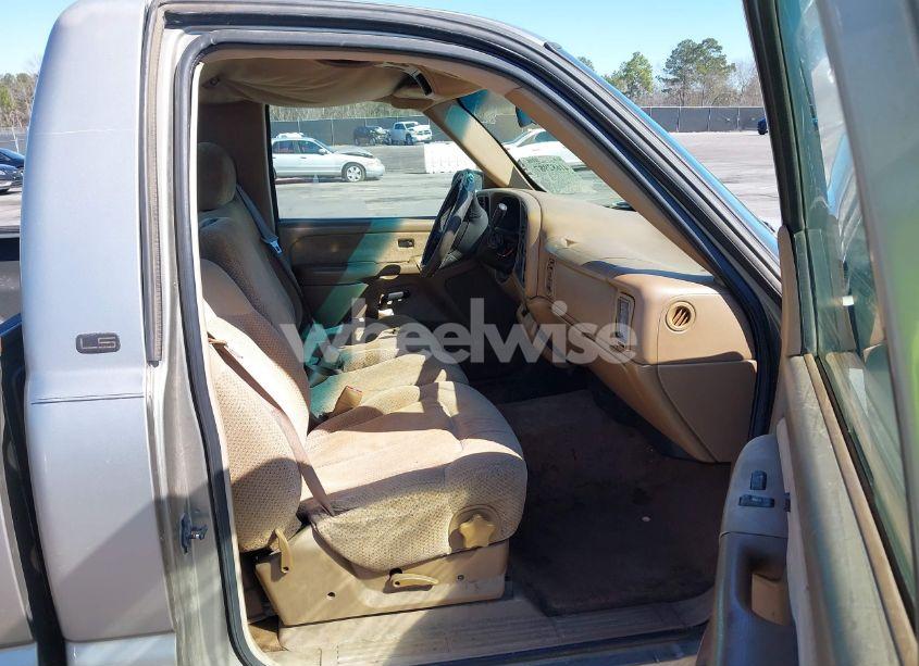 Photo 5 of 1999 Chevrolet Silverado 1500 LS (VIN 1GCEC14T8XZ104653)