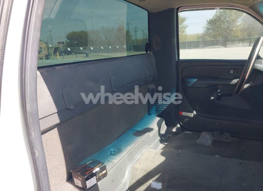 Photo 8 of 2001 Chevrolet Silverado 1500 LS (VIN 1GCEC14V01Z282565)