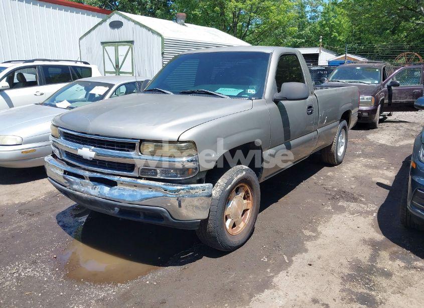Photo 2 of 2000 Chevrolet Silverado 1500 (VIN 1GCEC14V0YE332155)