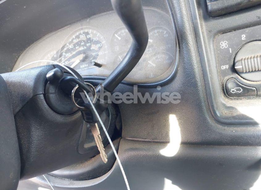 Photo 11 of 2000 Chevrolet Silverado 1500 (VIN 1GCEC14V3YE295652)