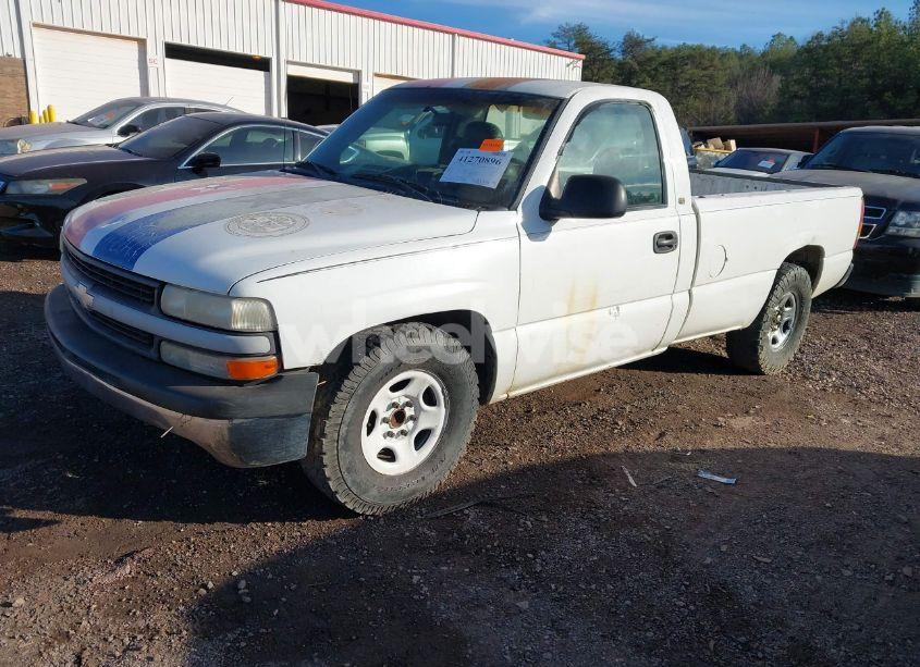 Photo 2 of 2000 Chevrolet Silverado 1500 (VIN 1GCEC14V3YE295652)