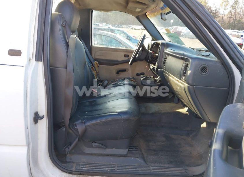 Photo 5 of 2000 Chevrolet Silverado 1500 (VIN 1GCEC14V3YE295652)