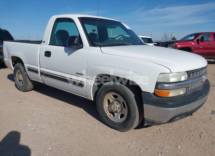 2000 Chevrolet Silverado 1500 (VIN 1GCEC14V3YZ352005) main photo