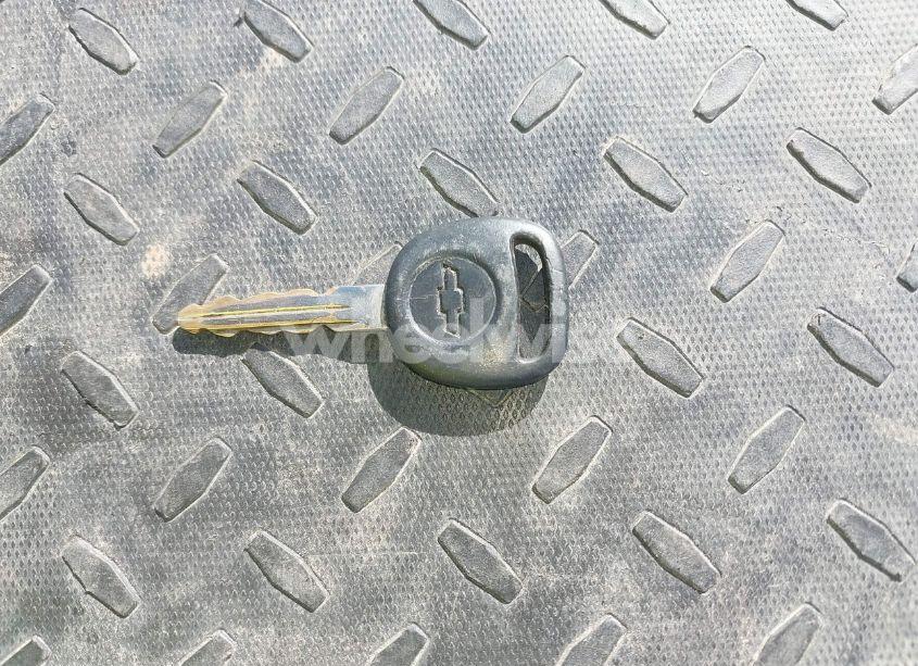 Photo 11 of 2000 Chevrolet Silverado 1500 (VIN 1GCEC14V3YZ352005)