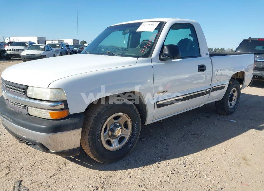 Photo 2 of 2000 Chevrolet Silverado 1500 (VIN 1GCEC14V3YZ352005)
