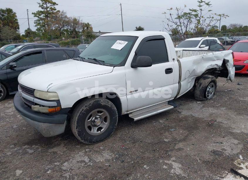 Photo 2 of 2001 Chevrolet Silverado 1500 (VIN 1GCEC14V71Z328781)