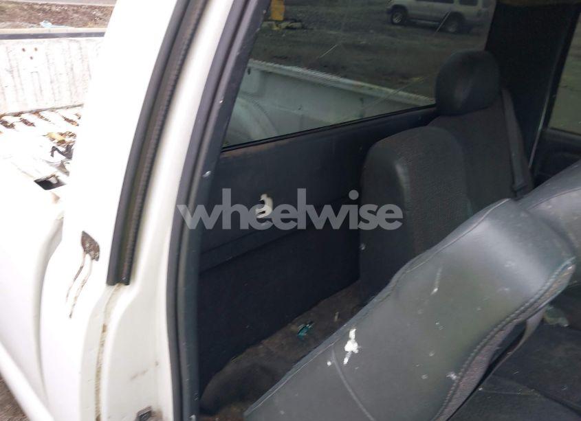 Photo 8 of 2001 Chevrolet Silverado 1500 (VIN 1GCEC14V71Z328781)