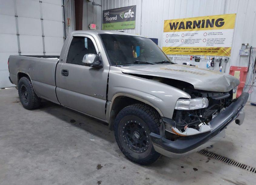 2001 Chevrolet Silverado 1500 LS (VIN 1GCEC14V81Z226437) main photo