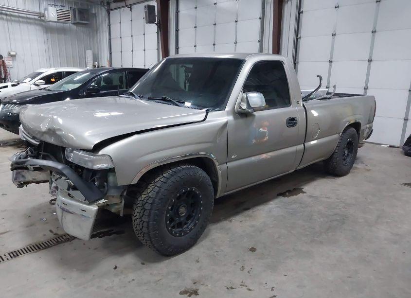 Photo 2 of 2001 Chevrolet Silverado 1500 LS (VIN 1GCEC14V81Z226437)