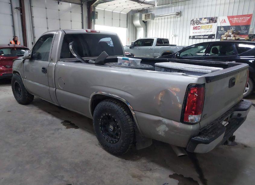 Photo 3 of 2001 Chevrolet Silverado 1500 LS (VIN 1GCEC14V81Z226437)