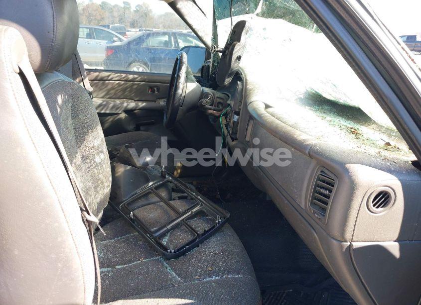 Photo 5 of 2005 Chevrolet Silverado 1500 (VIN 1GCEC14V85Z172868)