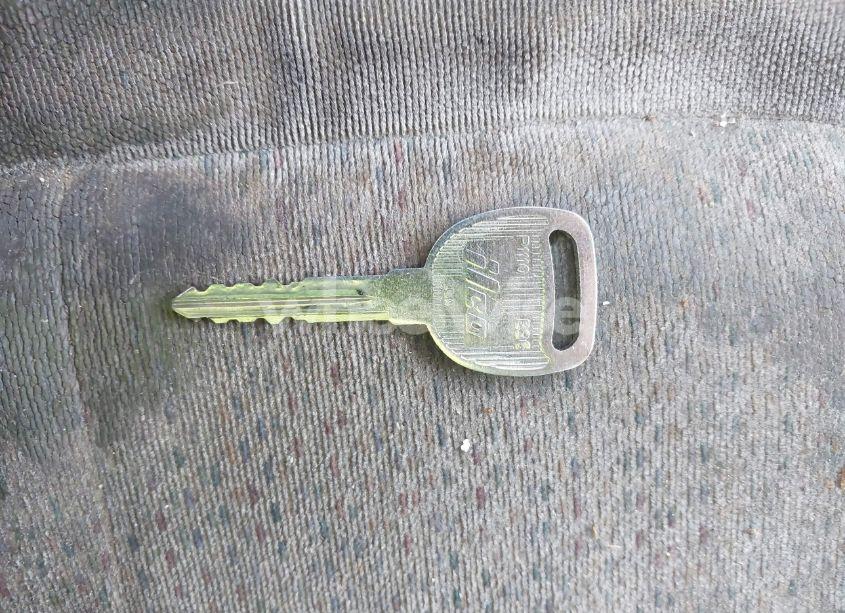 Photo 11 of 2000 Chevrolet Silverado 1500 LS (VIN 1GCEC14V8YE329195)