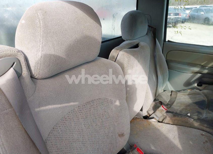 Photo 8 of 2000 Chevrolet Silverado 1500 LS (VIN 1GCEC14V8YE329195)