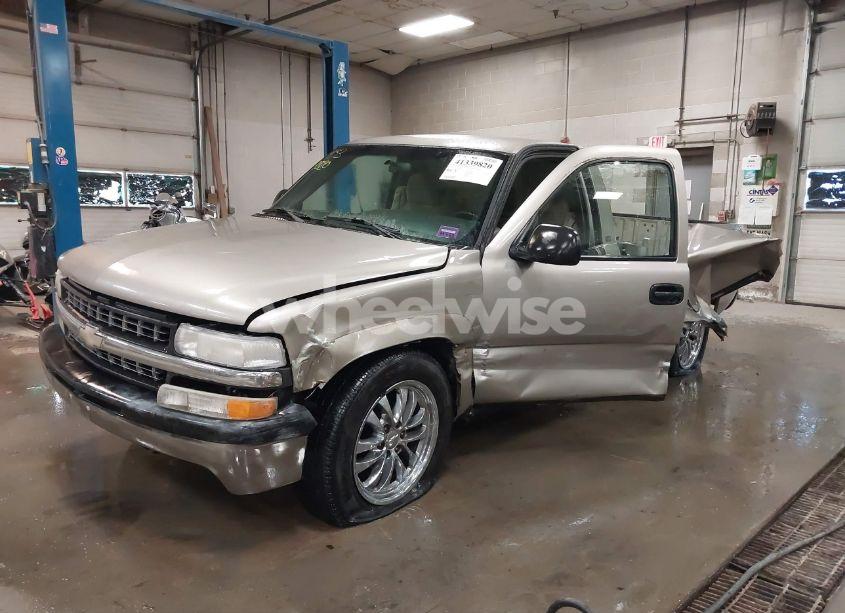 Photo 2 of 2000 Chevrolet Silverado 1500 (VIN 1GCEC14V9YE408018)